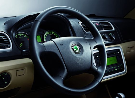 汽车方向盘胶水怎么选？选用聚力牌胶水专业技术指导解决难题