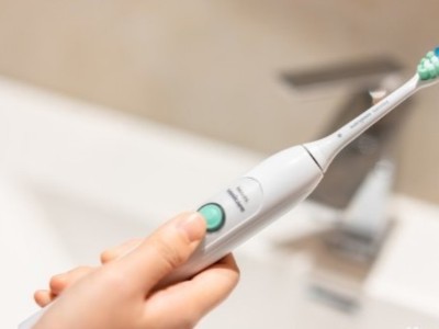 电动牙刷瞬间胶用胶方案，聚力硅胶瞬间胶符合环保标准