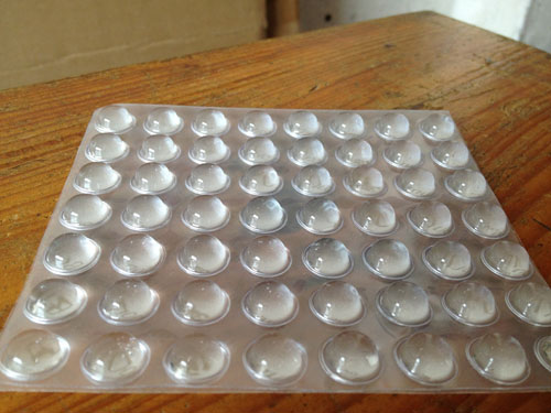 高浓度瞬间胶水用于粘接橡胶脚垫