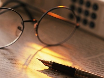 粘金属和玻璃UV胶水，眼镜用胶案例