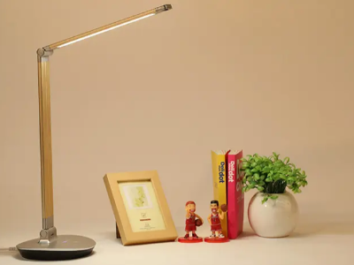 快干胶粘接台灯塑料?？?，高强度不发白